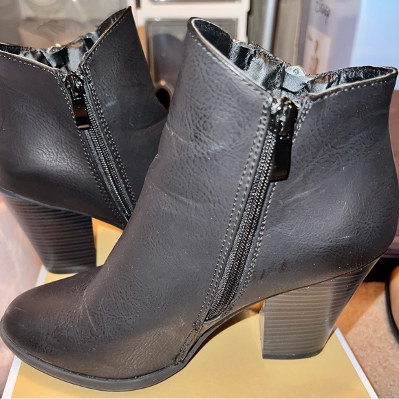 Journee Collection brand new black booties - Picture 7 of 7